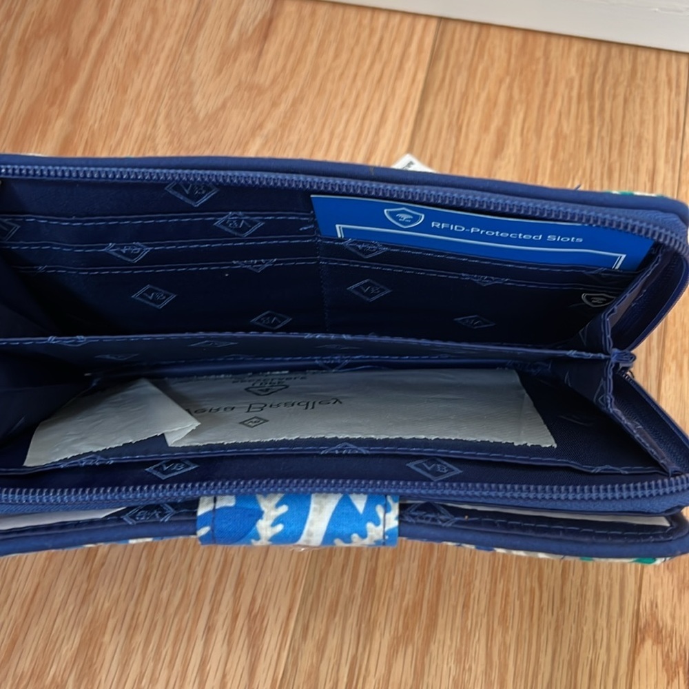 New! Vera Bradley turn lock zippered wallet. - Picture 4 of 6